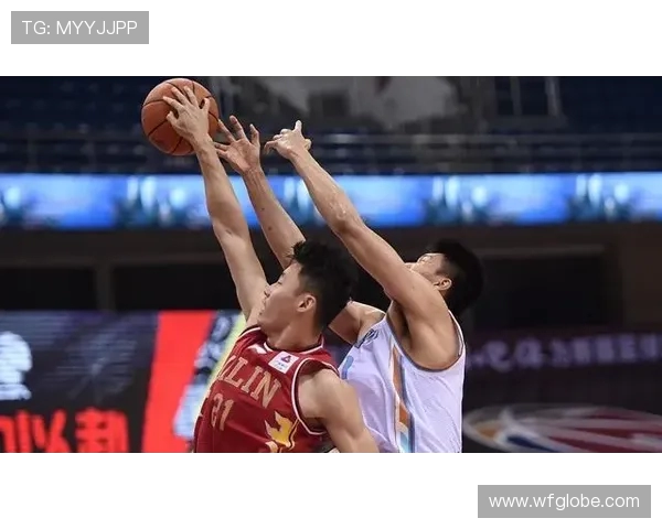 刘炜直言不满李炎哲篮板防守表现 范子铭单场抢走4个进攻篮板