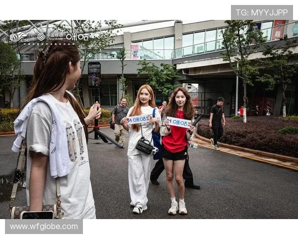 训练基地开放日球迷近距离互动